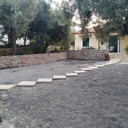 Rodomelo House - 3 Bedrooms * Leonídion