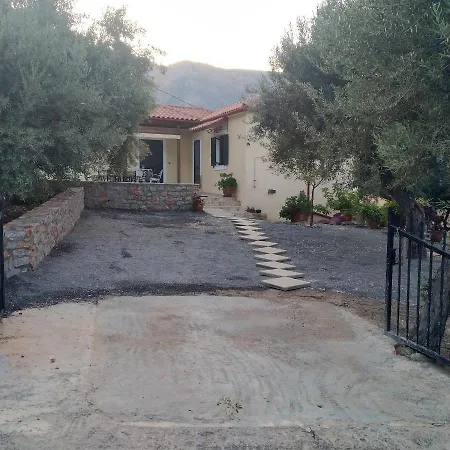 Rodomelo House - 3 Bedrooms Leonídion