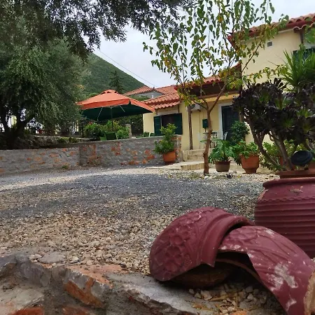 Rodomelo House - 3 Bedrooms * Leonídion
