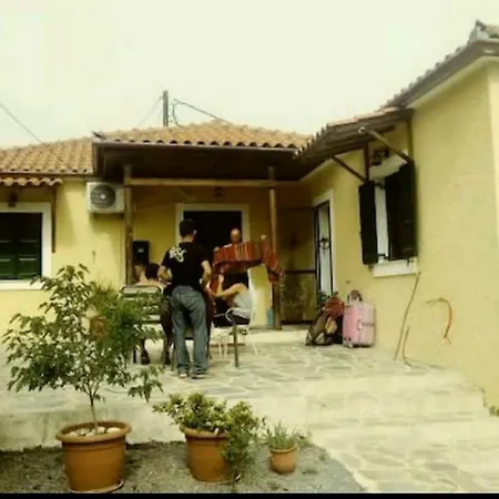 Rodomelo House - 3 Bedrooms Hébergement de vacances Leonídion