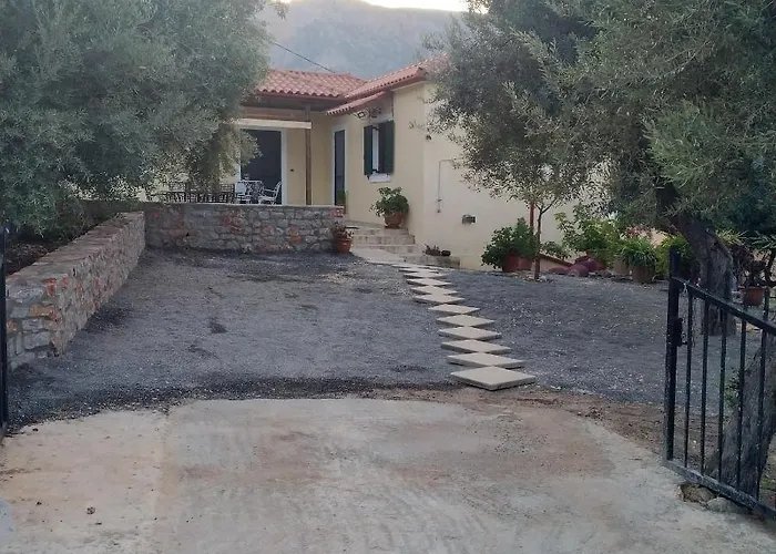 Rodomelo House - 3 Bedrooms Leonídion
