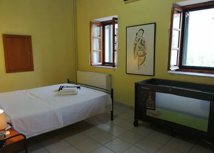 Rodomelo House - 3 Bedrooms Leonídion